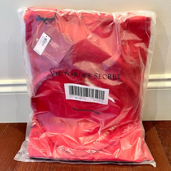 NWT Victoria’s Secret Packable Valentine’s Tote - Picture 11 of 11